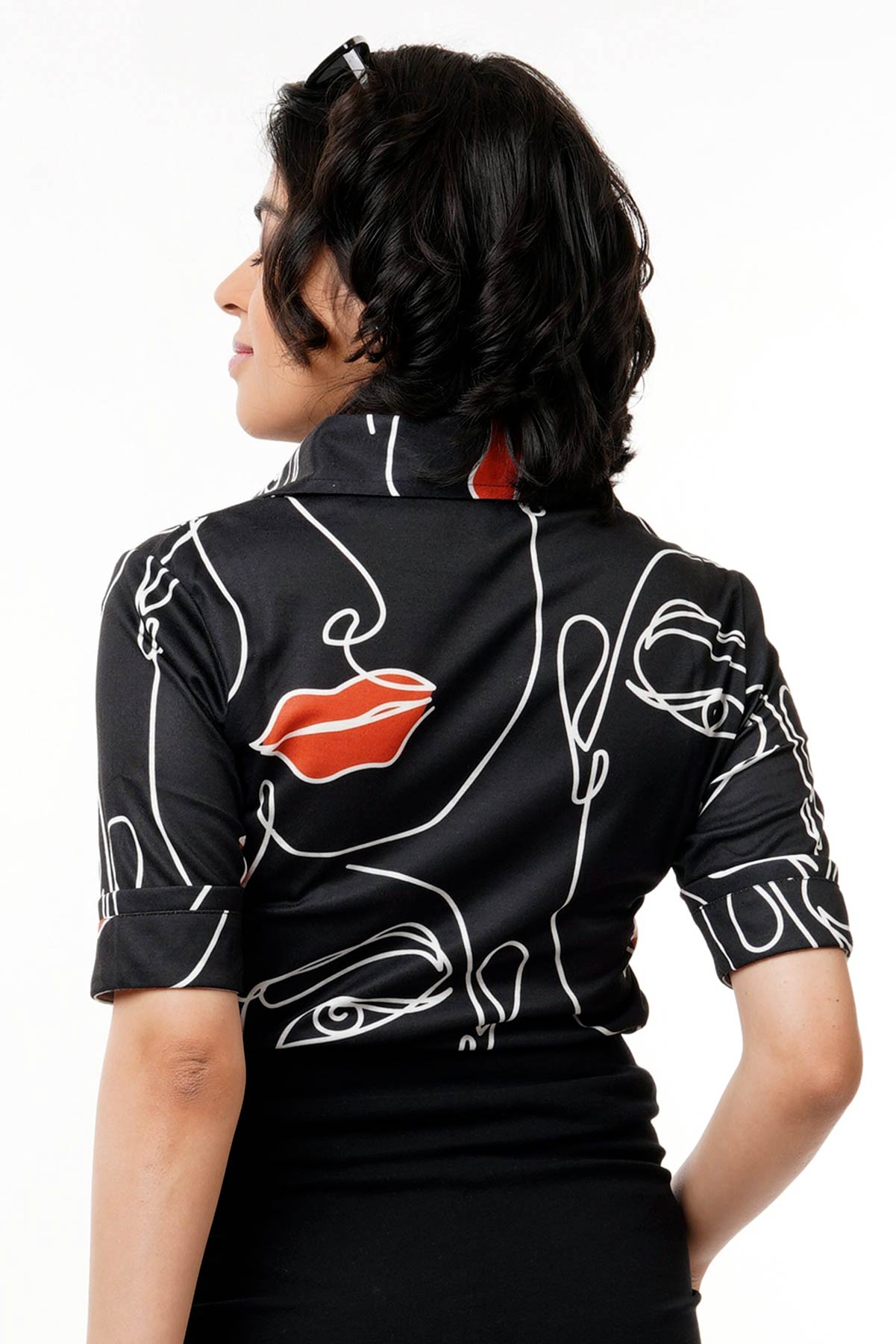 Black with Single Line Minimalist Art Pattern Regular Fit Shirtee